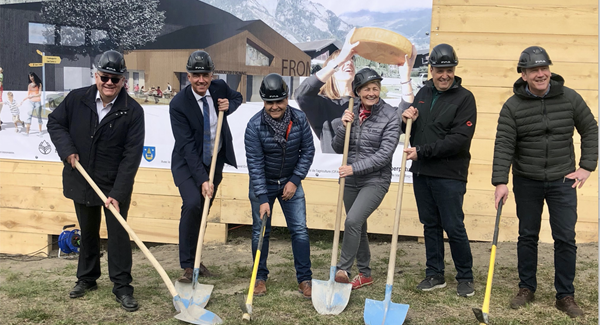 Fromagerie d'Etiez: pose de la première pierre